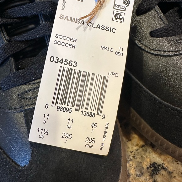 Adidas Samba Black and White Men's Sneakers NWT never worn - Picture 2 of 6